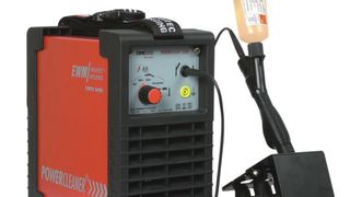 Leichte Handhabung: Mit dem Powercleaner Eco kann die Schweißnaht gereinigt werden.  Bild: EWM (Archiv: Vogel Business Media)