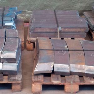 24 spiralförmige Stahlrippen zur Verstärkung von zwei Stahlgießpfannen fertigte Jebens durch 3D Brennen.(Bild:  Jebens)