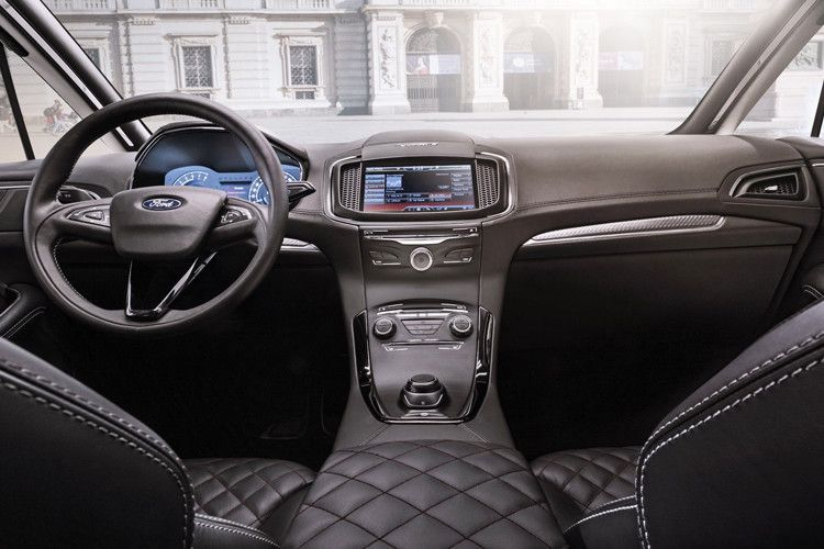 Im Inneren des S-Max ist es dank schallschluckendem Noise-cancelling-System praktisch still wie sonntagnachts unter der Kuppel des Mailänder Doms. (Foto: Ford)