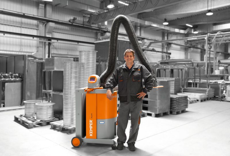 Das Schweißrauch-Filtergerät eignet sich für kleinere und mittelständische Metall verarbeitende Betriebe, bei denen mittlere Rauch-/Staubmengen anfallen. (Bild: Kemper)