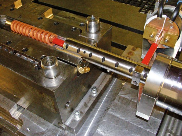Werkzeugaufbau mit integriertem Induktor. (Bild: Fraunhofer-IWU)