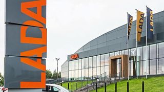 In Russland sind Lada-Zentren große und moderne automobile Einkaufstempel. (Avtovaz)