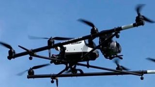 Ausgerüstet mit High-Tech Kameras und Bilddatenverarbeitung übernehmen Drohnen mehr und mehr zivile Überwachungs- und Kontrollfunktionen – Forscher von Siemens arbeiten daran, dass künftig auch die Inspektion von unterirdischen Gas- und Ölrohrleitungen per Drohne erfolgt. (Siemens AG)