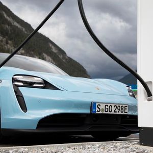 Nach einem ersten Update des Taycan bereitet Porsche für 2021 den Launch des Taycan Cross Turismo vor.(Bild:  Porsche)