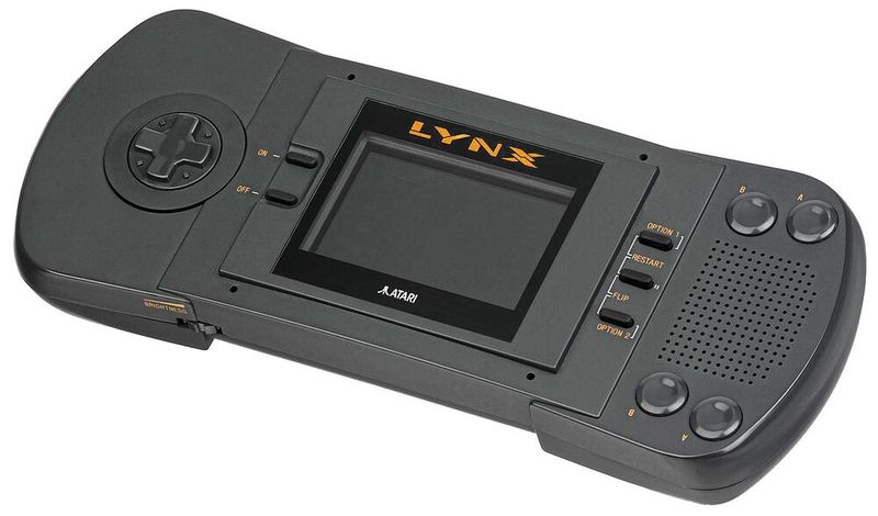.... und selbst die von 1989 bis 1995 angebotene Handheld-Konsole Atari Lynx setzte mit dem VL65NC02-Chip von VLSI eine in Lizenz produzierte Abwandlung des MOS 6502 als CPU ein. (Bild: frei lizenziert)