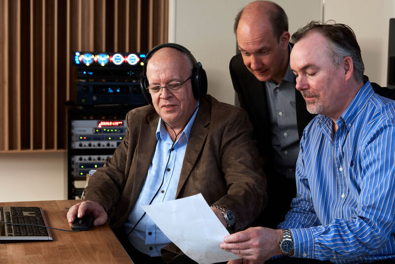 In der Kategorie „Industrie“ hat der schwedische Tontechniker Lars Liljeryd Chancen auf den Publikumspreis für ein Audiokompressionsverfahren, das heute unter dem Namen Spektralbandreplikation (SBR) in den meisten Computern, Fernsehern und Telefonen verwendet wird. (EPO)