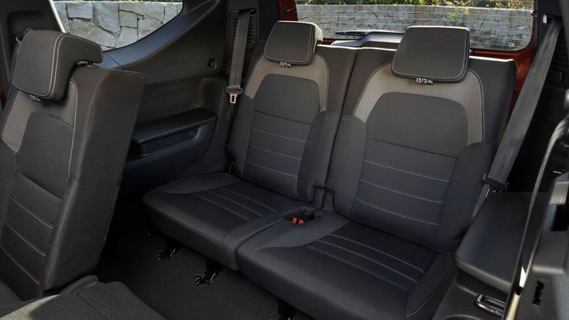 Reihe drei lässt sich bei Bedarf ausbauen. (Bild: Dacia)