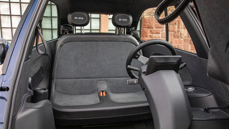 Der Microlino-Innenraum: eine in Längsrichtung verstellbare Sitzbank, auf der zwei Personen Platz finden.(Bild:  Microlino)