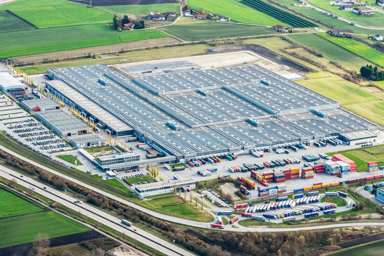 Es ist eines von weltweit 60 Logistikzentren der BMW Group. (Foto: BMW)