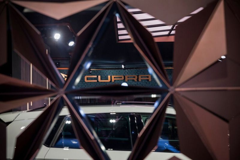 Ein Hingucker auf dem Genfer Salon 2017: der Cupra-Stand. (Gomoll / Pressinform)