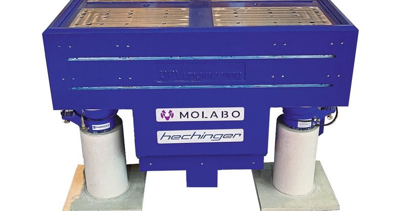 Massiver Prüftisch aus Nanodur-Beton zur E-Motorenprüfung mit hoher Eigenfrequenz.(Bild:  durcrete GmbH)