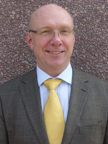 „Was heute Stand bei den Simatic-Controllern ist – Standard und fehlersicheres Programm werden von der selben CPU abgearbeitet – spiegelt sich auch in der Kommunikation wider; das heißt, Standard und fehlersichere Kommunikation erfolgen über die gleiche physikalische Busleitung“, so Ulrich Kaus, Siemens-Division Industry Automation. Bild: Siemens (Archiv: Vogel Business Media)