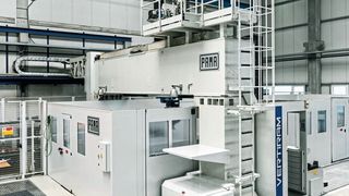 Dreh- und Fräsmaschine mit einem verfahrbaren Portal für die Vertikalbearbeitung sowie begehbaren X-Achsen. (Pama)