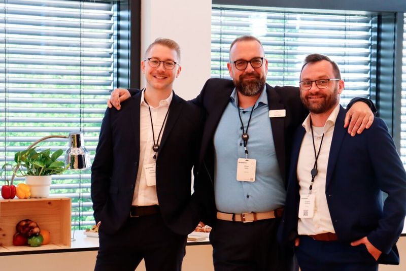 Ein spannender Tag wartet auf die TIM Kollegen – (v.l.) Philip Baumann, Oliver Sehy u. Diogenis Kordonis. (Bild: TIM AG)