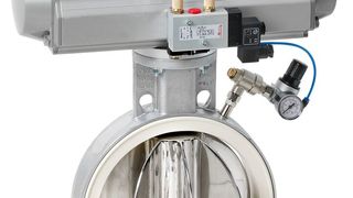 Besonders bei abrasiven Medien entsteht Verschleiß dadurch, dass das geführte Medium mit der Zeit Material sowohl vom Rotor als auch vom Inneren der Absperrklappen-Dichtung abträgt. Bei den weichdichtenden Rotary Valves wird der Abrieb wird durch die aufblasbare Dichtung stark kompensiert. Der Materialverlust durch die sich anschmiegende und somit trotzdem dichtende Manschette wird bis zu einem gewissen Grad des Verschleißes komplett ausgeglichen.  (Bild: Warex)