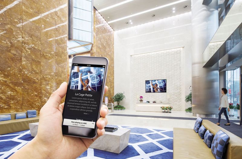 Die neuen professionellen SmartTVs der MediaSuite-Serie für Hotels und Krankenhäuser verfügen nun über einen integrierten Chromecast-Adapter.    (Philips PDS)