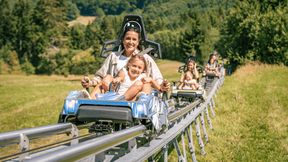 Damit jede Fahrt sicher und störungsfrei verläuft, setzt der Freizeitattraktionen-Spezialist Wiegand auf robuste, witterungsfeste Verbindungslösungen von Helu. (Bild: Wiegand)