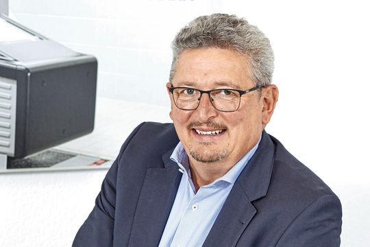 Stefan Fuchs ist einer von drei Geschäftsführer bei Maha. Er verantwortet unter anderem die Bereiche Produkte und Entwicklung.(Bild:  Maha)