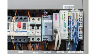 Die Wago-Feldbuskoppler und die passenden Eingangsklemmen ließen sich leicht in den Schaltschrank des Industrie- und Automobilzulieferers Schaeffler integrieren. (Wago)