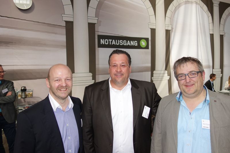 Bei Kreditfragen mussten (v. l.) Stefan Wisst, ALSO, Holger Rucka, RUCKA Büromaschinen, und Klaus Winkelmeyer, Wincom nicht den Notausgang nehmen. (Bild: IT-BUSINESS)