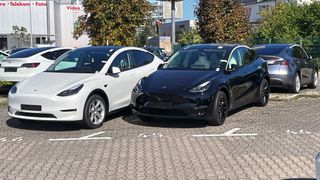 Gebrauchte Tesla-Modelle kommen bislang nur selten auf den Markt. Ihre Restwerte sind nicht stabil. Bei Inzahlungnahmen muss der Handel genau hinsehen. (Bild: Grimm – VCG)