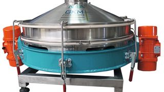 Die Siebmaschine zeichnet sich durch eine geringe Baugröße und eine leichte Reinigung aus. (Bild: GKM)