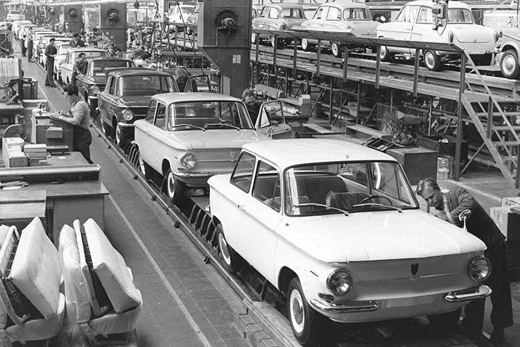 Generationenwechsel 1961: Vorne der NSU Prinz 4, im Hintergrund der Vorgänger. (Audi)