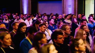 new-com-summit-2025-speaker-1000x563v1 (Bild: New Com Media)