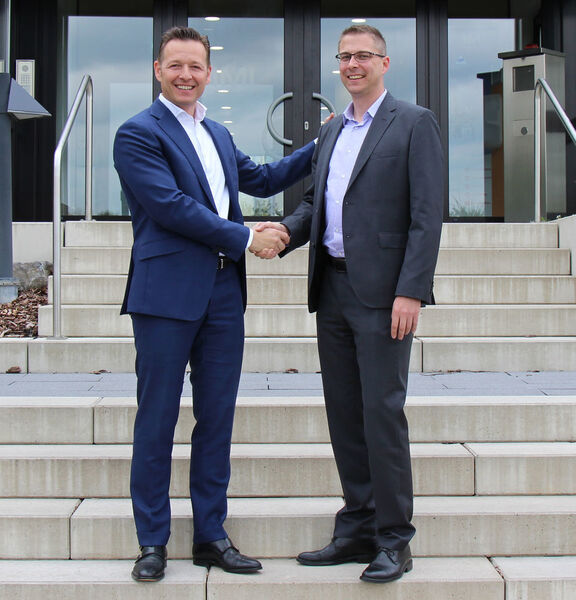Oliver Wehking (links) begrüßt Martin Maas als neuen Geschäftsführer bei Buschjost. (Buschjost)