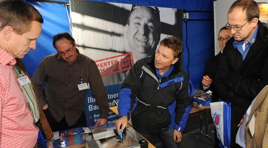 Erstmals begleitete ein praktischer Workshop die Fachtagung. Das Thema lautete Smart Repair.  (Archiv: Vogel Business Media)