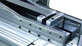 Mit einem SCS-Prototypwerkzeug wurde das kombinierte Streck-Tiefzieh-Verfahren experimentell nachgewiesen.Bild: IFU (Archiv: Vogel Business Media)