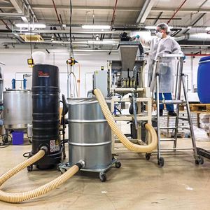 Staub absaugen – am besten direkt an der Entstehungsstelle  (Bild: Ruwac Industriesauger GmbH)