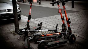 Halter von E-Scooter sollen künftig für Schäden durch die Kleinfahrzeuge haften. Das plant der Gesetzgeber. (Bild: frei lizenziert)