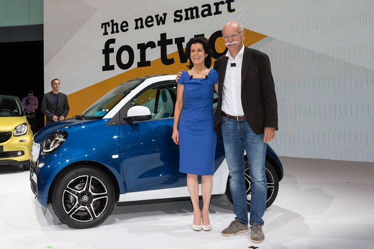 Smart-Chefin Annette Winkler hatte er natürlich auch mitgebracht. (Foto: Daimler)