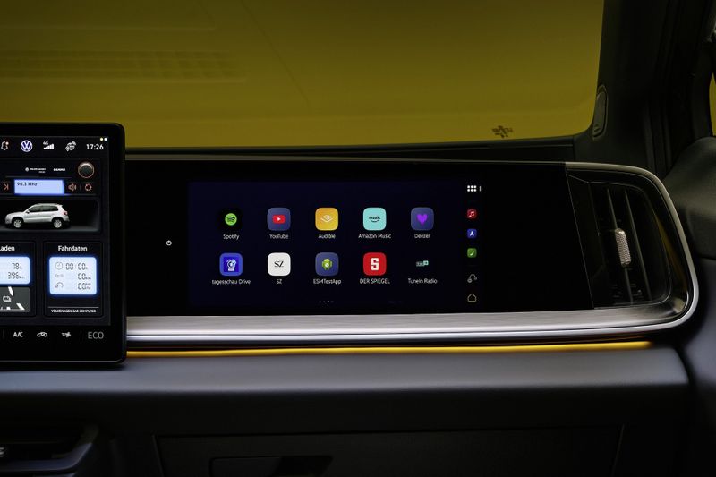 Mit dem ID Tiguan bietet VW zum ersten Mal in Europa ein Beifahrer-Display an. (Bild: Volkswagen)