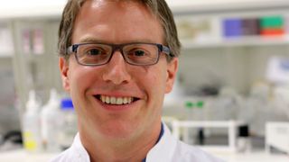 Dr. Dan Ehninger und Kollegen untersuchten in einer Laborstudie, ob sich epigenetische Informationen auf kognitiver Ebene bemerkbar machen. (DZNE / Daniel Bayer)