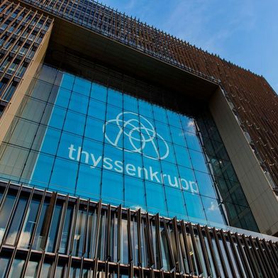 Neuigkeiten vom Umbau des Konzerns Thyssenkrupp zu einer Holding! Wie man jetzt erfahren darf, heißt im Zuge dessen die Sparte Thyssenkrupp Materials Services nun TK Accelis. Was dahintersteckt, verrät dieser kurze Bericht ... (Bild: Thyssenkrupp)