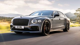 Den neuen Flying Spur S gibt es nun auch mit Hybridantrieb. (Bild: Autoren-Union Mobilität / Bentley)