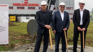 Andreas Hoppe, Geschäftsführer (links) / Helmut Luksch, Geschäftsführer und Gründer (Mitte) / Marc Luksch, Geschäftsführer (rechts). (Helukabel)