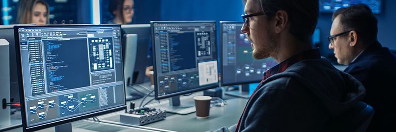 Rechen- und Datenintensive Anwendungen wie BigData-Analysen oder IoT-Lösungen würden ohne Ressourcen aus der Cloud kaum funktionieren.(Bild:  © Gorodenkoff - stock.adobe.com)