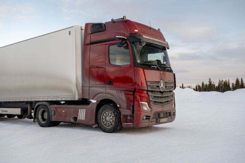 Mercedes-Benz Lkw im Wintertest im finnischen Rovaniemi.  (Bild:  Daimler Truck AG)