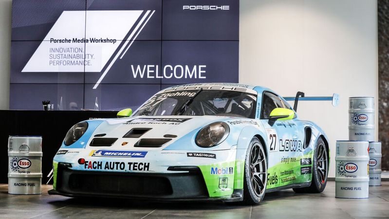 Porsche sieht E-Fuels als Ergänzung zur E-Mobilität. In der EU zeichnet sich nun ein Kompromiss mit den Grünen ab. (Bild:  Porsche)