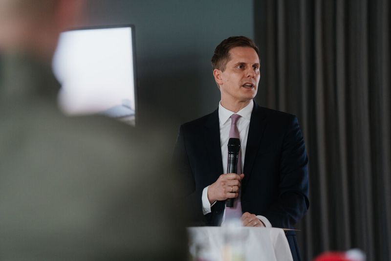 Dr. Benjamin Grimm, Brandenburgs Minister der Justiz und für Digitalisierung, hielt die Abschluss-Keynote. (Bild: Manuel Emme Fotografie)