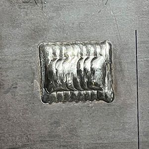 Eine präzise optimierte Geometrie macht die Metallverstärkung robuster.(Bild:  Empa)