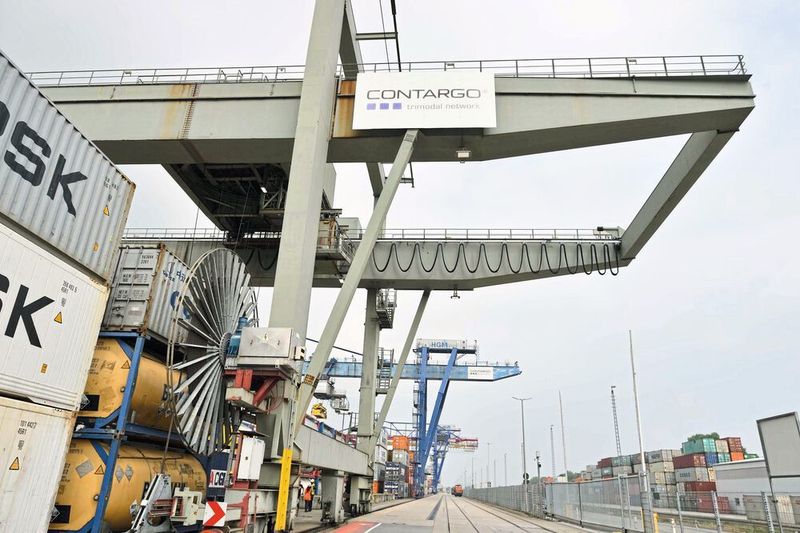 Der Titan 3 ist einer von fünf Kranen am Terminal, die den Umschlag von jährlich 2,3 Mio. Containern unterstützen. (Konecranes / TAUBE Photoproduction)
