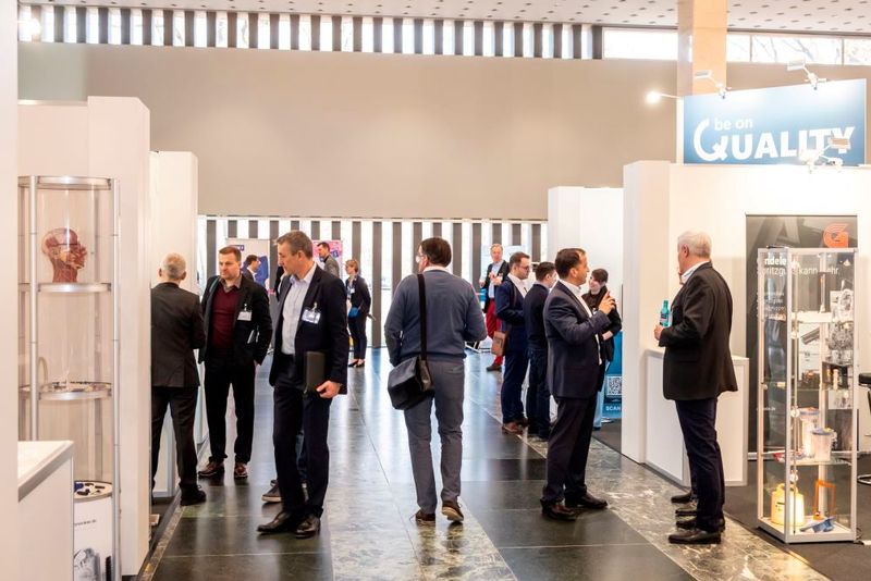 Die „MedtecLIVE Innovation Expo“ ergänzte als Ausstellung den Kongress mit Innovationen, Technologien, Dienstleistungen und Produkten.  (©Bayern Innovativ / Thomas Geiger)