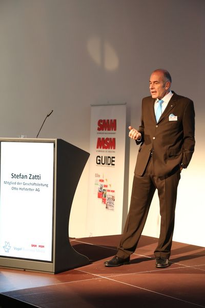 Stefan Zatti von der Otto Hofstetter AG zeigte auf, wie sich das Unternehmen seit seiner Gründung gewandelt hat. (Bild: Matthias Böhm)