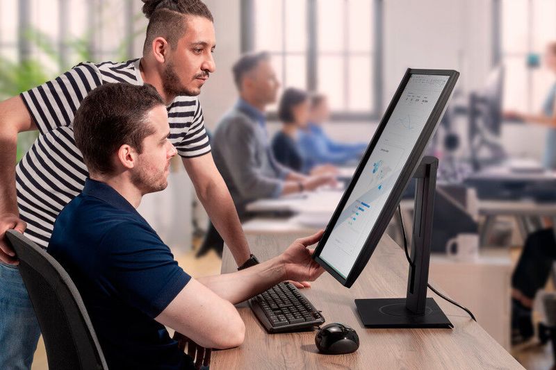 Der 24-Zoll-Full-HD-Monitor VG2440 bietet einen höhenverstellbaren Standfuß und eine Pivot-Funktion. (Viewsonic)