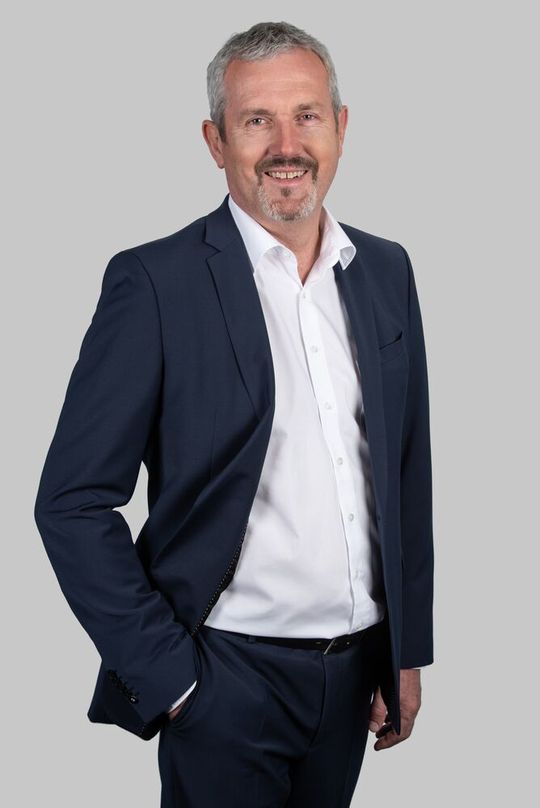 Bernhard Hagemann, Divisionsleiter Circular Economy & Deputy Business Area Manager, Axians: „Mit unserem integrierten Ansatz machen wir Stoffströme transparent, Prozesse effizienter und schaffen die digitale Grundlage für geschlossene Kreisläufe.“(Bild:  Axians)