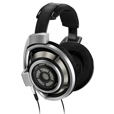 Sennheiser HD 800: Klang so natürlich und detailgetreu wie möglich wiederzugeben: Das ist seit jeher die Vision aller Audioentwickler. Mit dem HD 800 ist Sennheiser diesem Ziel so nah gekommen wie kein anderer Kopfhörerhersteller zuvor. Das Spitzenmodell des Audiospezialisten überzeugt durch eine völlig neuartige Wandler-Technologie und innovatives Hörmuscheldesign. Herzstück des dynamischen Stereohörers ist ein 56 mm großer Schallwandler, der größte, der derzeit in einem dynamischen Kopfhörer zu finden ist. Damit nimmt Sennheiser die Tradition des legendären Orpheus auf und entwickelt einen High-End-Kopfhörer mit höchster Wiedergabepräzision und einzigartiger Räumlichkeit. (Bild: Sennheiser/IFA)